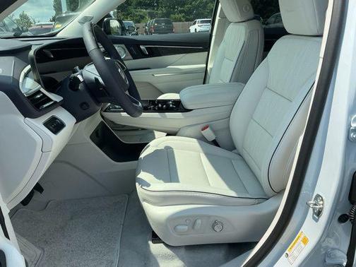 Iridescent White Tricoat 2027 Buick Enclave Avenir