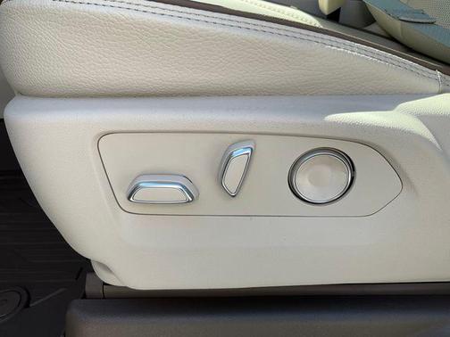 Glacier White Tricoat 2026 GMC Yukon Denali