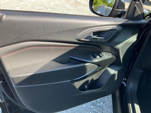 Mosaic Black Metallic 2026 Chevrolet Trax FWD 2RS