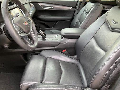 Stellar Black Metallic 2017 Cadillac XT5 Luxury