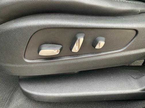 Stellar Black Metallic 2017 Cadillac XT5 Luxury