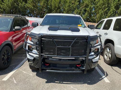 Summit White 2024 Chevrolet Silverado 1500 Custom Trail Boss