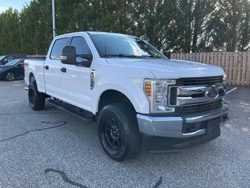 Oxford White 2019 Ford F-250 XLT
