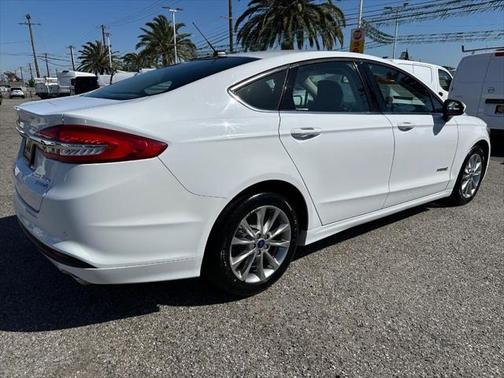 2017 Ford Fusion Hybrid SE