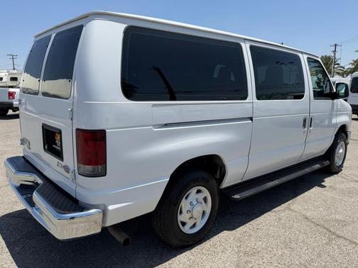 Oxford White 2009 Ford E350 Super Duty XLT
