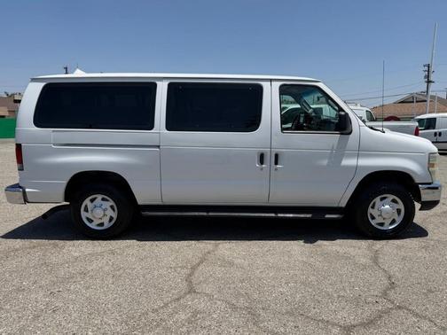 Oxford White 2009 Ford E350 Super Duty XLT