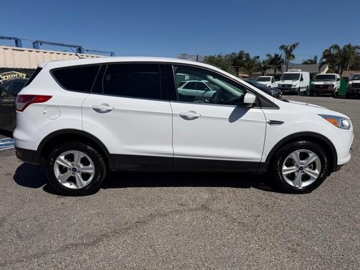 Oxford White 2015 Ford Escape SE