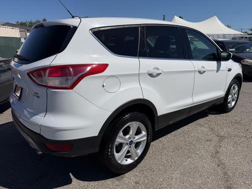 Oxford White 2015 Ford Escape SE