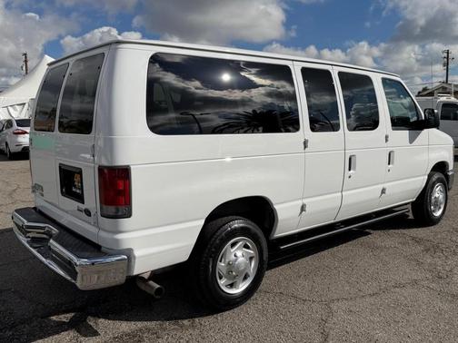 2010 Ford E350 Super Duty XL