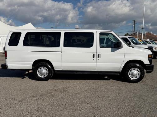 2009 Ford E350 Super Duty XL Wagon
