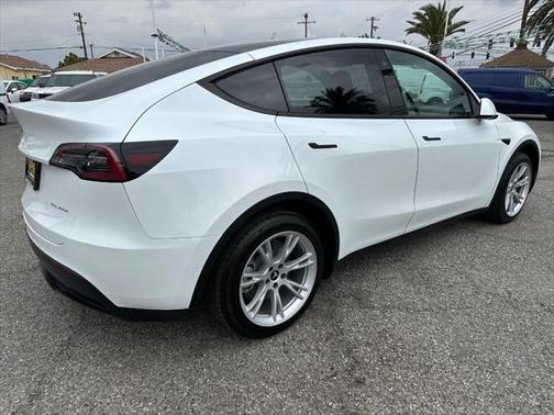 2022 Tesla Model Y Long Range Dual Motor All-Wheel Drive