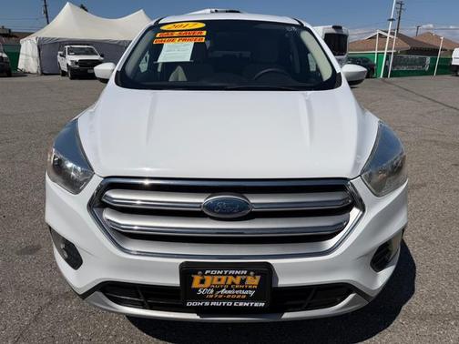 Oxford White 2017 Ford Escape SE