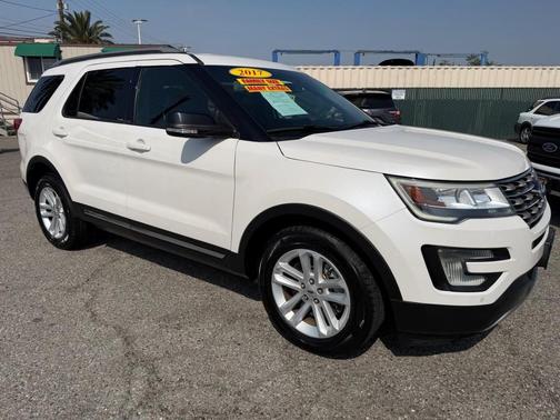 White Platinum Metallic Tri-Coat 2017 Ford Explorer XLT
