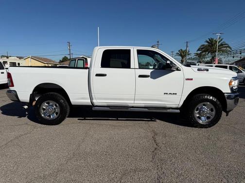 2022 RAM 2500 Tradesman Crew Cab 4x4 6'4' Box