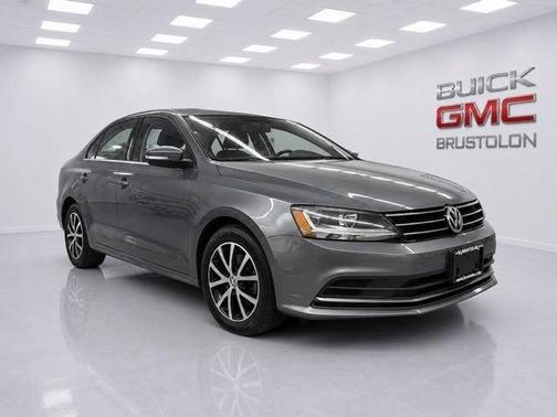 Platinum Gray Metallic 2017 Volkswagen Jetta 1.4T SE