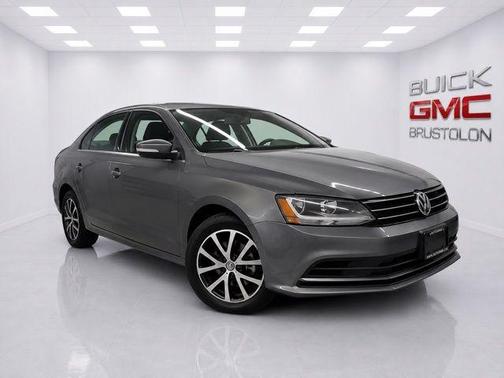 Platinum Gray Metallic 2017 Volkswagen Jetta 1.4T SE