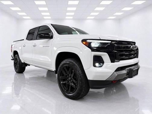 Summit White 2025 Chevrolet Colorado Z71