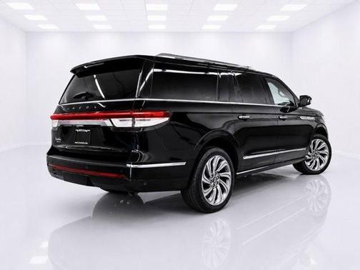 Black Metallic 2022 Lincoln Navigator L Reserve