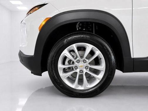 Summit White 2025 Chevrolet Trailblazer LS