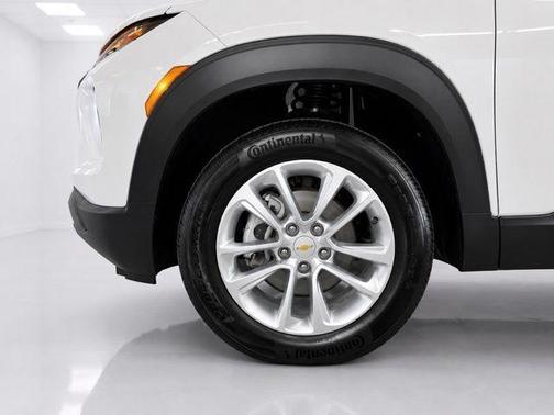 Summit White 2025 Chevrolet Trailblazer LS