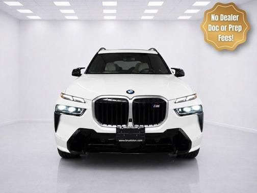 Mineral White Metallic 2024 BMW X7 M60i