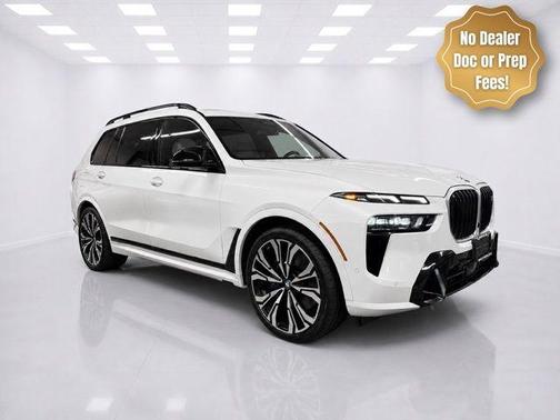 Mineral White Metallic 2024 BMW X7 M60i