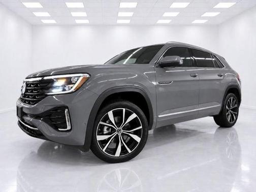 Pure Gray 2025 Volkswagen Atlas Cross Sport 2.0T SEL Premium R-Line