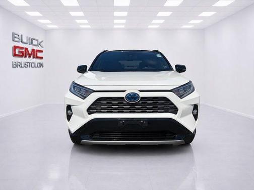 Blizzard Pearl 2020 Toyota RAV4 Hybrid XSE