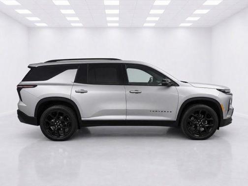 Sterling Gray Metallic 2026 Chevrolet Traverse RS
