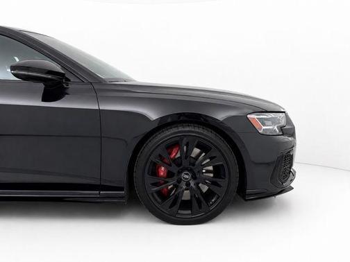 Sebring Black Crystal Effect 2025 Audi S8 4.0T quattro