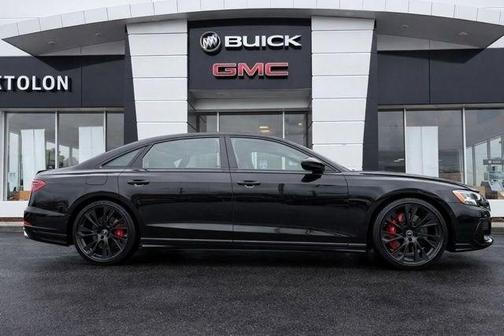 Sebring Black Crystal Effect 2025 Audi S8 4.0T quattro