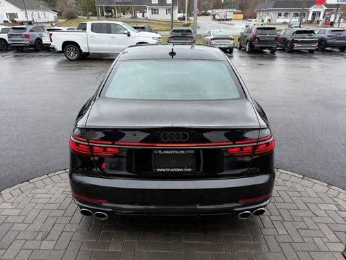 Sebring Black Crystal Effect 2025 Audi S8 4.0T quattro