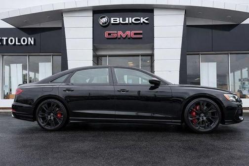 Sebring Black Crystal Effect 2025 Audi S8 4.0T quattro