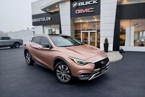 2017 INFINITI QX30 Premium