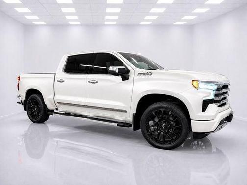 Iridescent Pearl Tricoat 2023 Chevrolet Silverado 1500 High Country