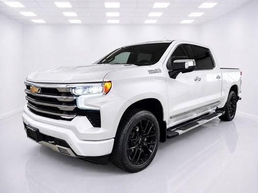 Iridescent Pearl Tricoat 2023 Chevrolet Silverado 1500 High Country