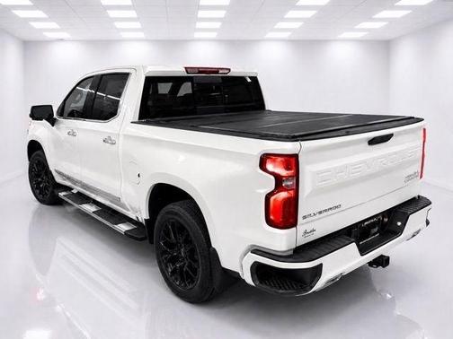 Iridescent Pearl Tricoat 2023 Chevrolet Silverado 1500 High Country
