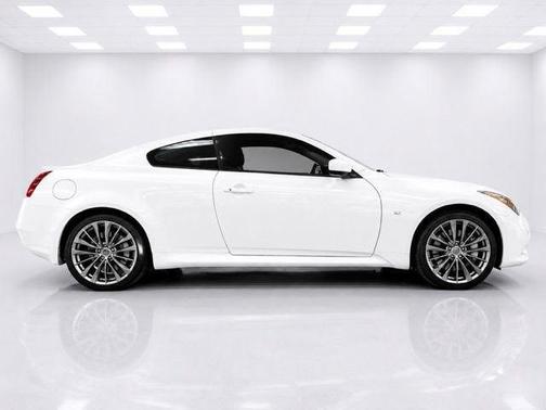 Majestic White 2015 INFINITI Q60 Base