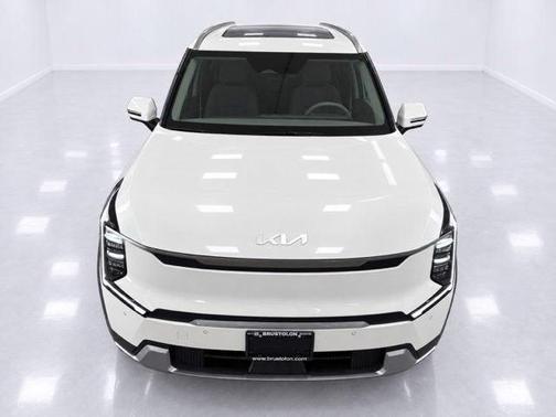 Snow White Pearl 2024 Kia EV9 Wind
