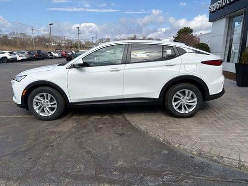 Summit White 2026 Buick Envista Preferred