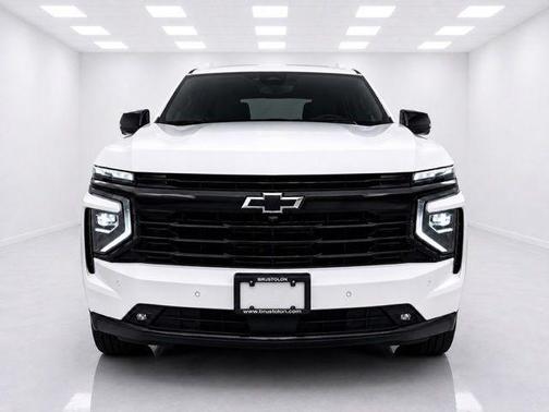 Iridescent Pearl Tricoat 2025 Chevrolet Tahoe RST