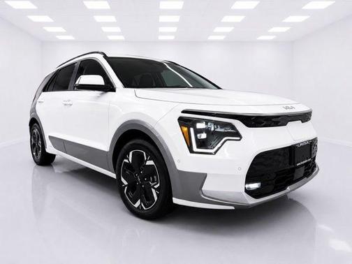 Snow White Pearl 2023 Kia Niro EV Wave