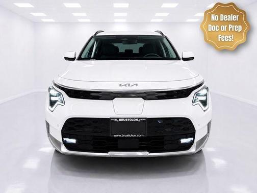 Snow White Pearl 2023 Kia Niro EV Wave