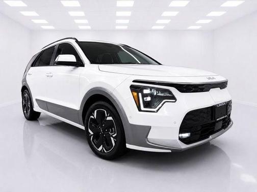 Snow White Pearl 2023 Kia Niro EV Wave