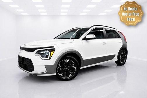 Snow White Pearl 2023 Kia Niro EV Wave