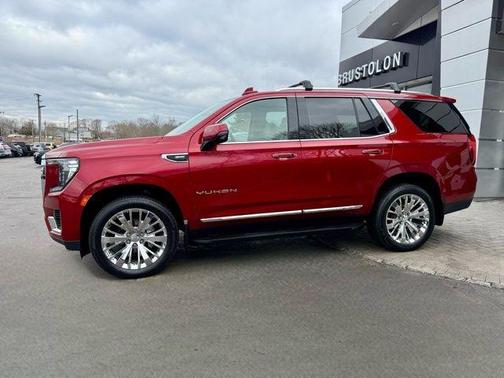 Cayenne Red Tintcoat 2022 GMC Yukon SLT