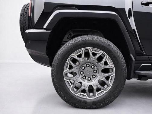 Black 2024 GMC HUMMER EV SUV 3X