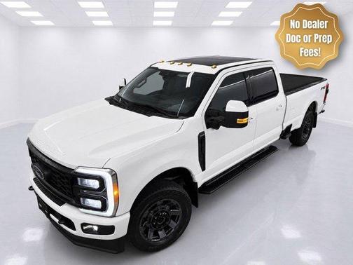 Oxford White 2023 Ford F-250 Lariat