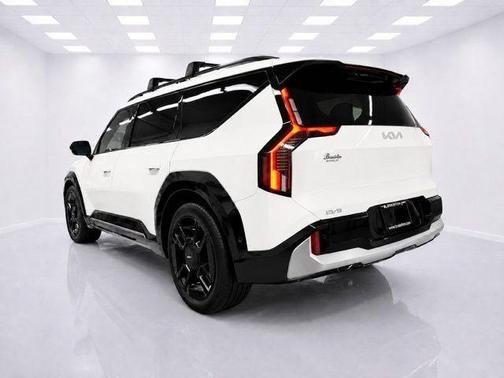 Snow White Pearl 2024 Kia EV9 GT-Line