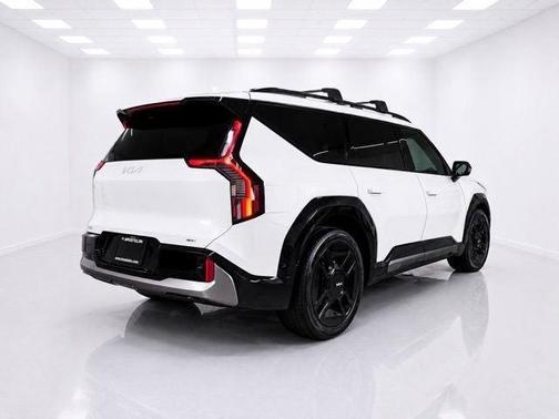 Snow White Pearl 2024 Kia EV9 GT-Line